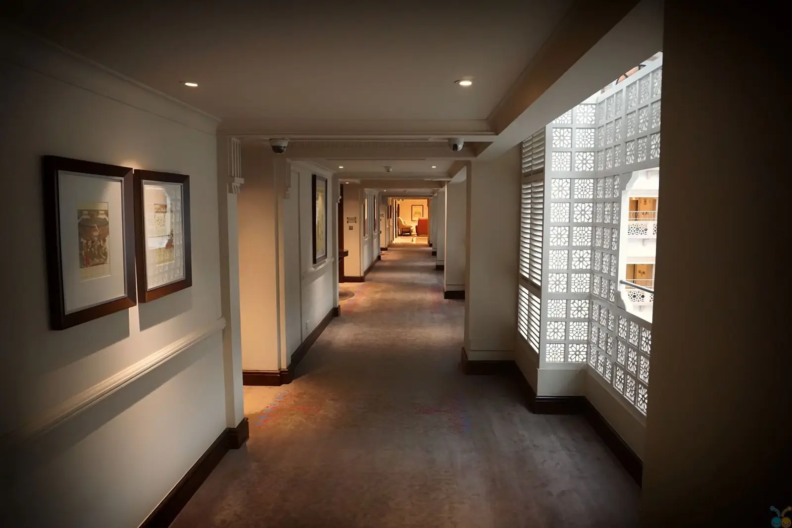 Corvelianhotelretrea interior corridor